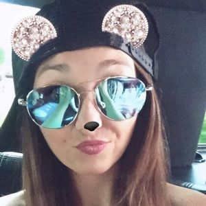 Meet your Posher, Liz